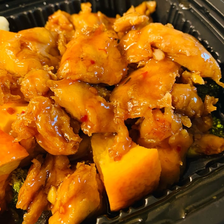 photo of Sidewok Cafe Vegan Orange Chicken shared by @curvycarbivore on  16 May 2024 - review