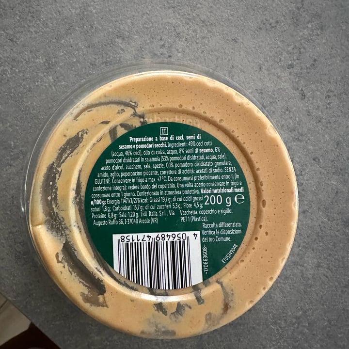 photo of Vemondo hummus con pomodori secchi shared by @marisolmarch on  17 Mar 2025 - review