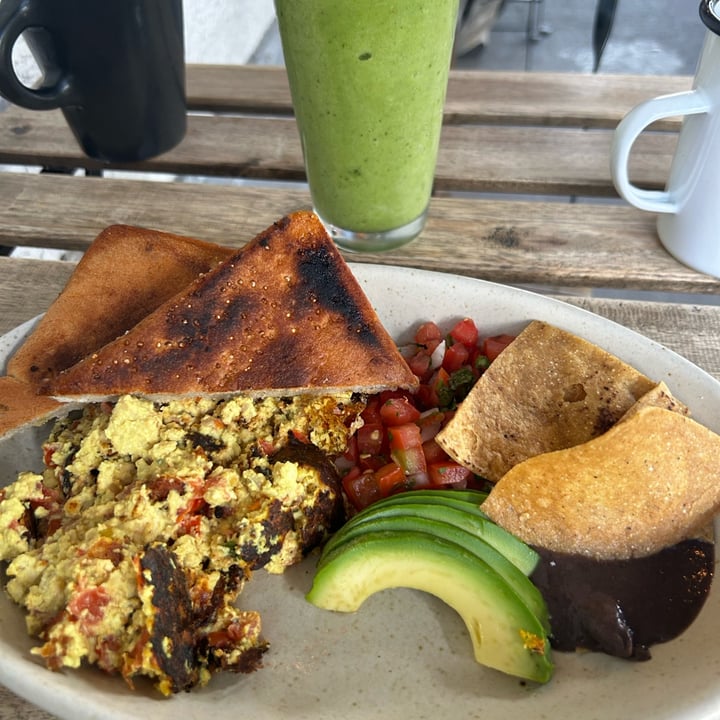 photo of Café Vegetal Tofu a la mexicana shared by @rooockd on  19 Aug 2023 - review
