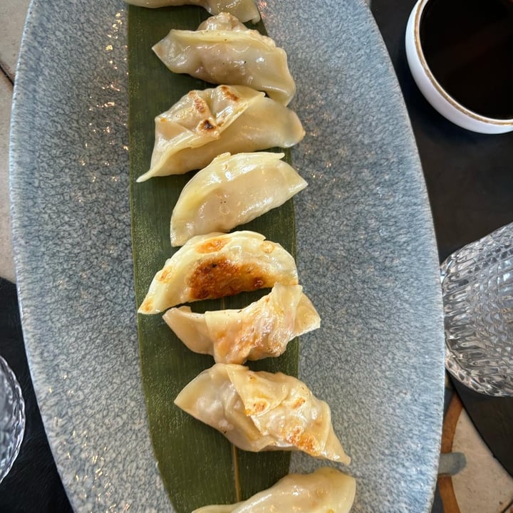 photo of Sushi Meshi Gyoza di carne plant based grigliato shared by @shyimon on  22 Feb 2025 - review