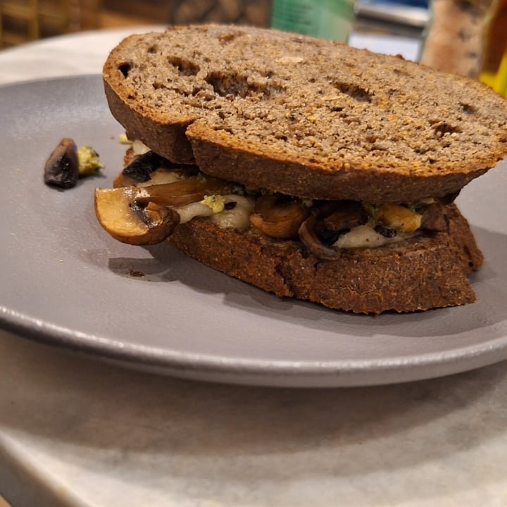 photo of B-Fresh Sandwich de Hongos shared by @alexiasnipe on  27 Apr 2024 - review
