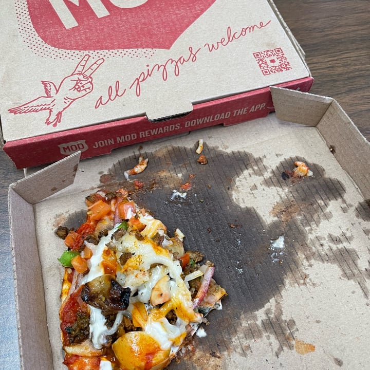 photo of MOD Pizza Pizza 🍕 Vegan 🌱 shared by @wendylararomero on  02 Apr 2024 - review