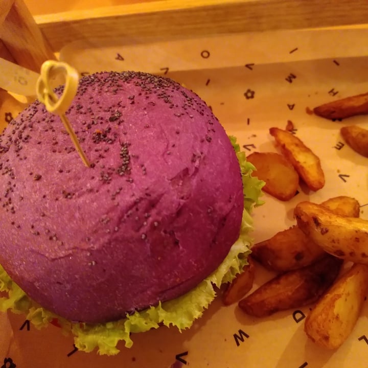 photo of Flower Burger purple cheesy shared by @walkabout-veg on  02 Oct 2023 - review