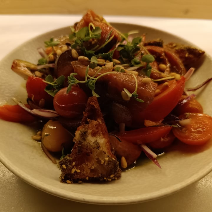photo of BARGANZO Ensalada de tomates shared by @angelesrocaz on  28 Feb 2024 - review