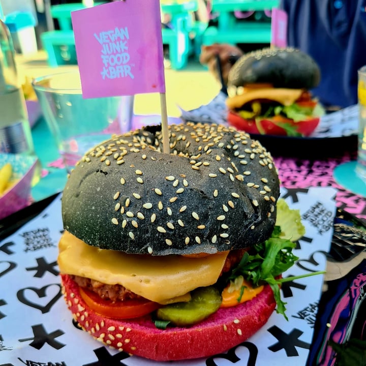 photo of Vegan junk food bar Rotterdam Cruelty free burger shared by @gabrielaadina on  25 Sep 2023 - review