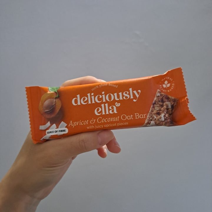 photo of Deliciously Ella Apricot Coconut Oat Bar shared by @plantaepy on  30 Aug 2025 - review