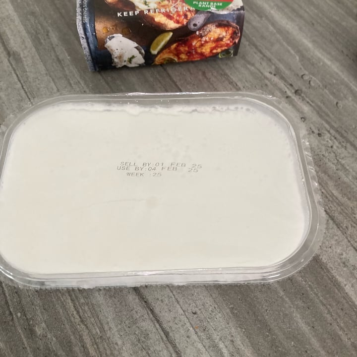 photo of Woolworths Food Dairy Free Cheese Spread shared by @maesti on  18 Jan 2025 - review
