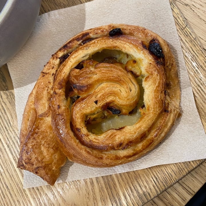 photo of Land&Monkeys Turenne Pain Aux Raisins shared by @veganfuorisede on  08 Mar 2024 - review