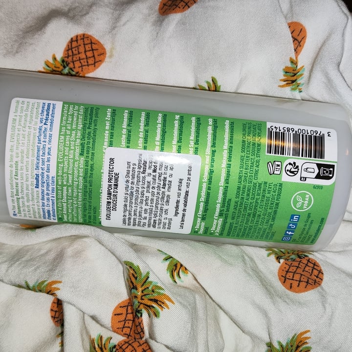 photo of Evoluderm protecting shampoo sweet almond shared by @goe on  19 Sep 2025 - review