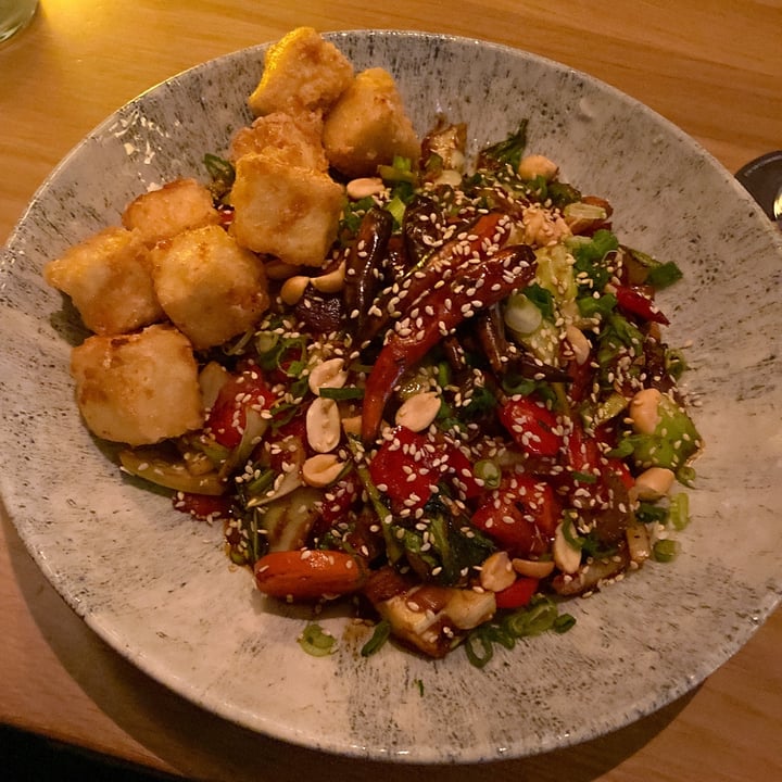 photo of Earls Kitchen + Bar Spicy Kung Pao shared by @shlumpadinka on  05 Apr 2024 - review