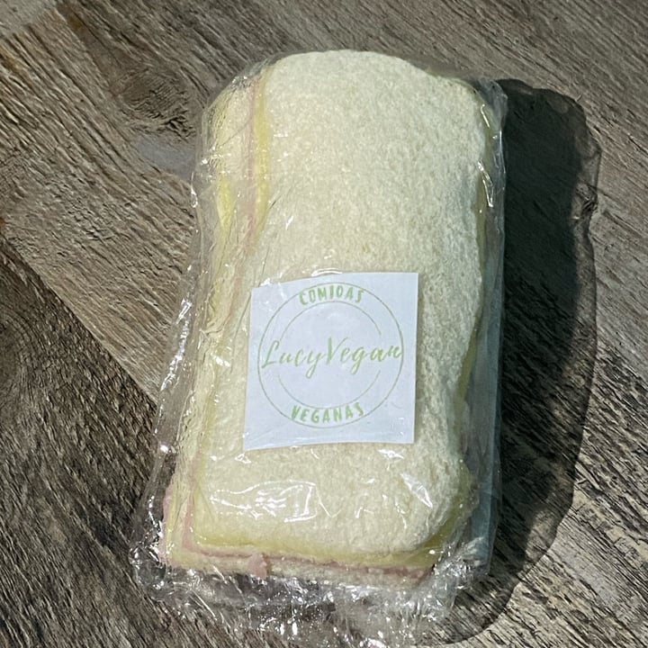 photo of lucyvegancomidasveganas Sanguchitos De Miga shared by @diiaaanav- on  08 Aug 2025 - review
