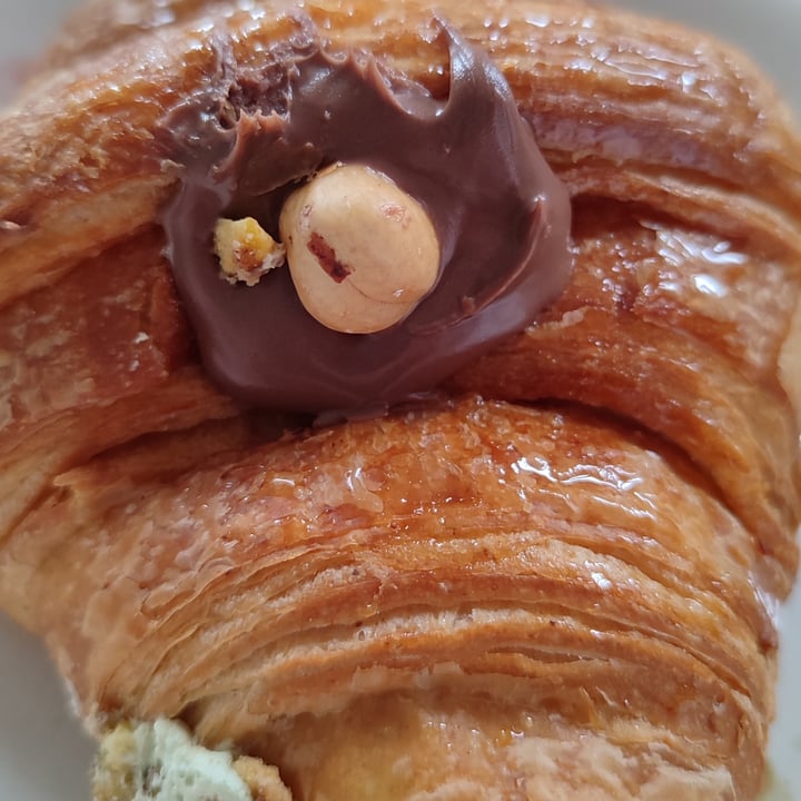 photo of Pasticceria Artemisia Cornetto con crema di nocciole shared by @sakura87sam on  06 Feb 2024 - review