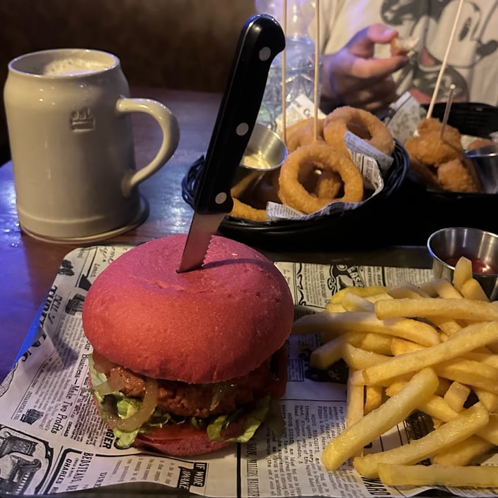 photo of Shamrock Cafè Hamburger Veggie shared by @chiararas92 on  07 Jun 2024 - review