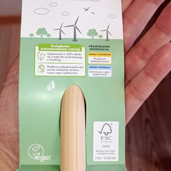 photo of Rossman powder bamboo brush shared by @ruda on  31 Dec 2024 - review