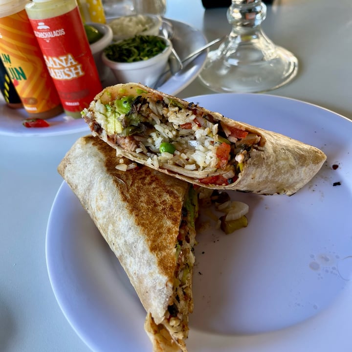 photo of Taquería Los Chachalacos | Zona Hotelera Burrito vegetariano shared by @nancy on  11 Apr 2025 - review