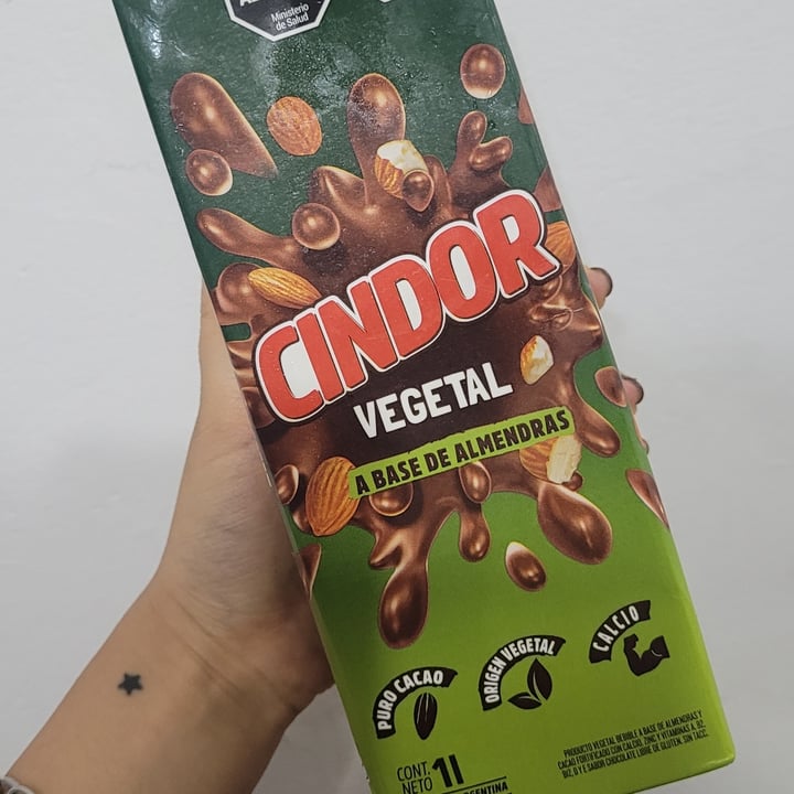 photo of cindor Bebida Vegetal a Base de Almendras sabor Chocolate shared by @yuirimiyagi on  10 Jan 2024 - review