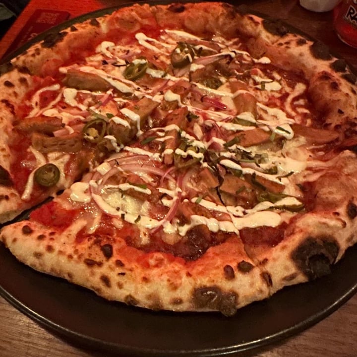 photo of Red Sparrow Pizza Not Wings, BBQ Chick’n, and Cheessburger shared by @vegandelish on  02 Jul 2024 - review