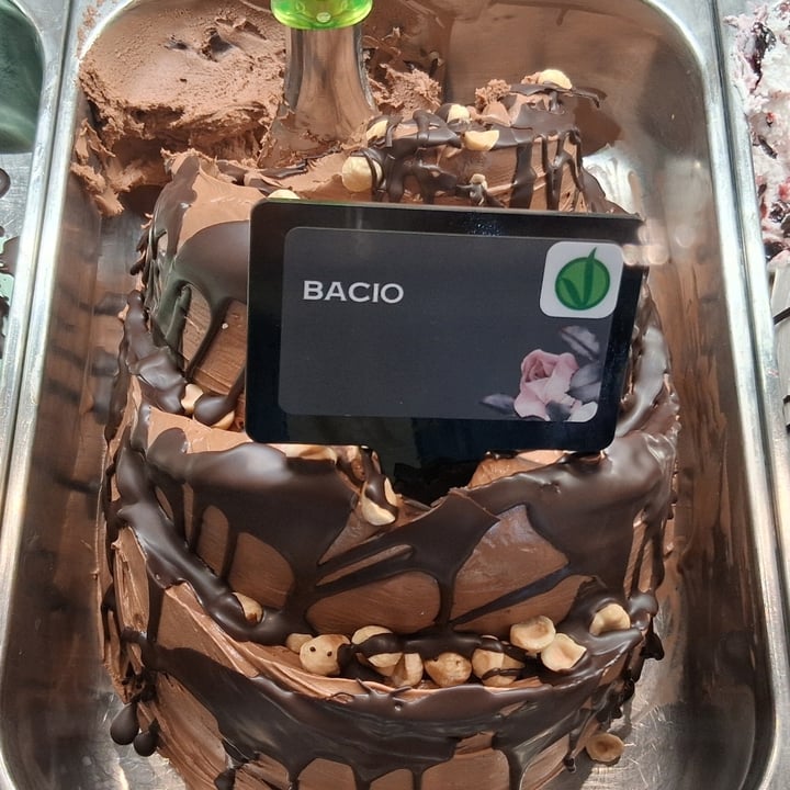 photo of Gelateria Dolcemente Cattolica gelato bacio e amarena croccante shared by @queenmary on  29 Aug 2025 - review