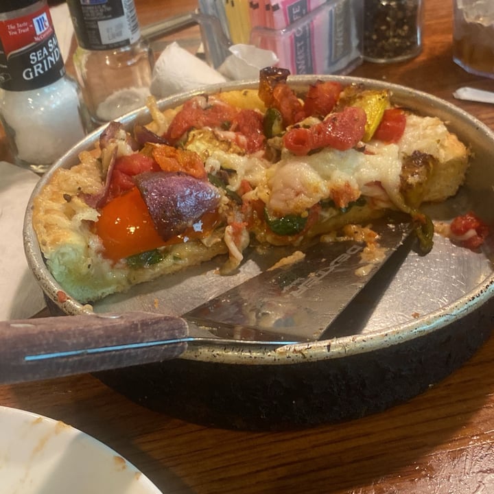 photo of UNO Pizzeria & Grill Vegan Garden Deep Dish Pizza shared by @satisfyingjaguar69 on  27 Jan 2024 - review