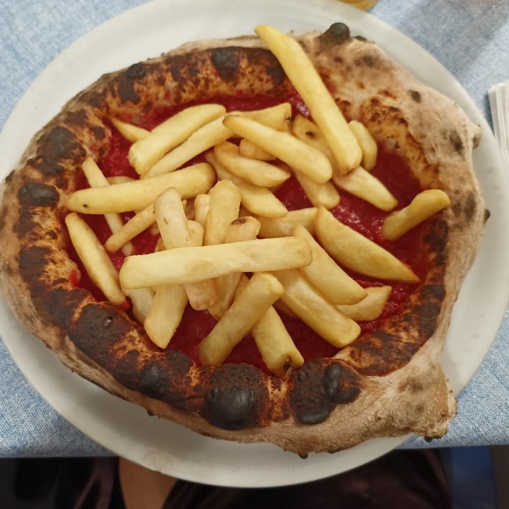photo of Pizzeria Benvenuti al Sud 🍕 Pizza Rossa Con Patatine shared by @giuliamagnone97 on  10 Sep 2023 - review