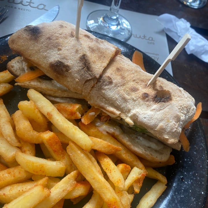 photo of Fruta Sandwich De Tofu Marinado shared by @lolarocha on  20 Jun 2024 - review