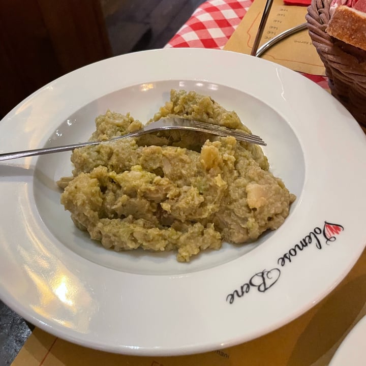 photo of Volemose Bene Rosticceria Romana Broccolo Romanesco Strascicato shared by @sottolapellepodcast on  27 Sep 2025 - review