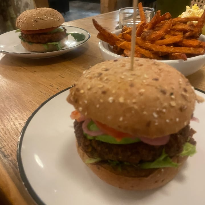 photo of Bareburger Cilantro Black Bean Burger shared by @beckyhealthcoach on  30 Oct 2023 - review