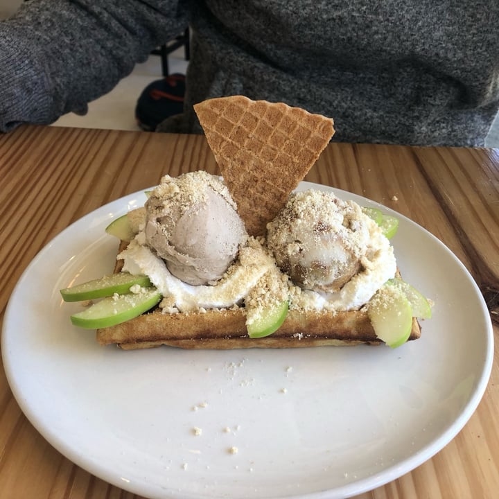 photo of ditto Apple Pie Chai Sigature Waffle shared by @zsuz on  23 Aug 2023 - review