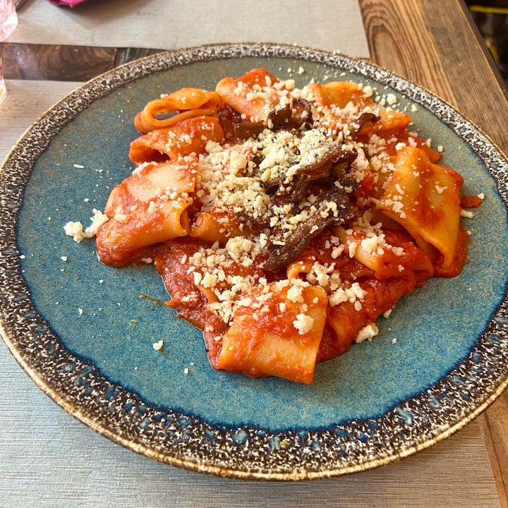 photo of Rifugio Romano Paccheri all’amatriciana vegan shared by @seitanista on  07 Sep 2024 - review