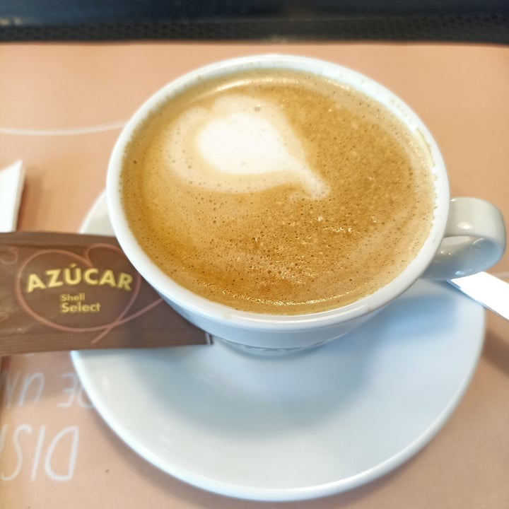 photo of Shell Café cortado con leche de almendras. shared by @vikvegan on  13 Dec 2023 - review