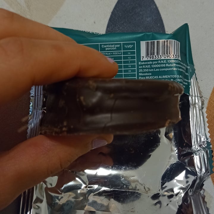 photo of Muecas chocolate alfajor de cacao relleno shared by @aldyflorent on  24 Sep 2023 - review