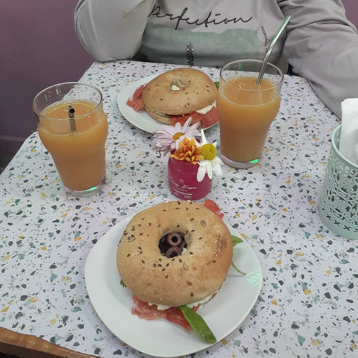 photo of Liberación Cocina Vegana bagel de jamón crudo VEGANO. shared by @emiantiespecista on  17 Oct 2023 - review