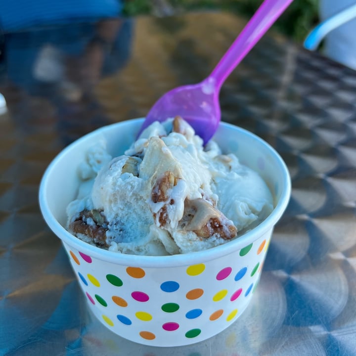 photo of Blue Moon Ice Cream Shoppe butter pecan  Vegan Ice Cream shared by @manjugarg on  28 Aug 2023 - review