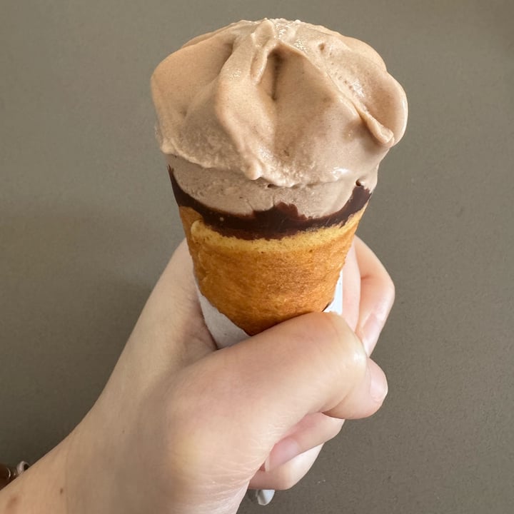 photo of Vemondo waffle cones chocolate and caramel shared by @nicolepasini on  11 Apr 2024 - review