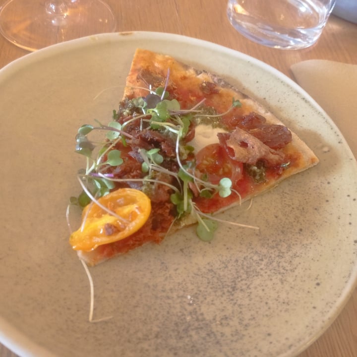 photo of The Green Spot Buckwheat Flour Pizza with Cashew Cheese, Pumpkin Sausage, Lotus Root and Kale Pesto shared by @alejandro-alvaro on  10 Dec 2023 - review