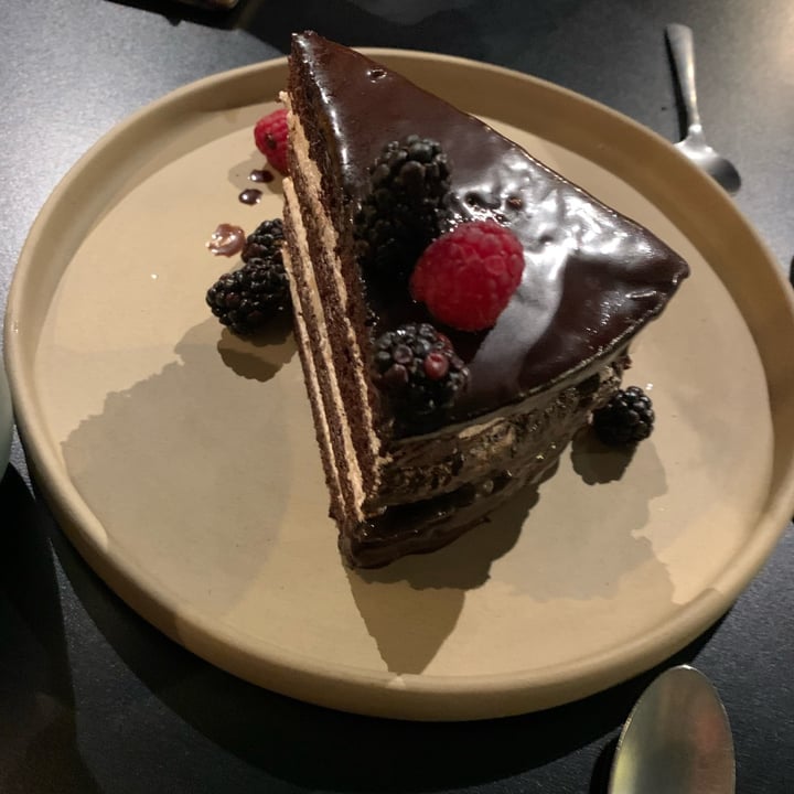 photo of VegCo. Restaurante Vegano pastel de chocolate shared by @happycoconut2004 on  10 Apr 2024 - review