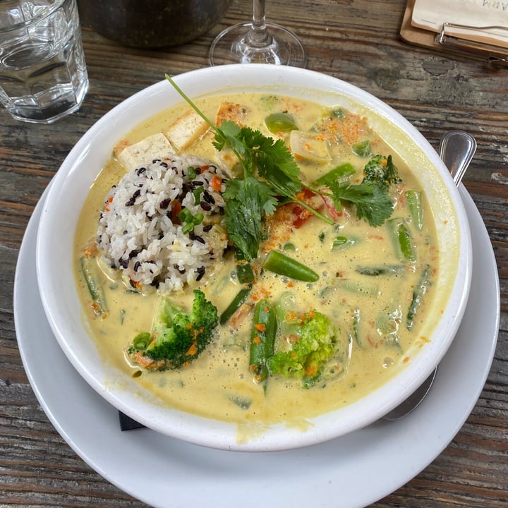 photo of Malibu Farm Lido Vegan Coconut Curry shared by @bailythompson on  01 Oct 2023 - review