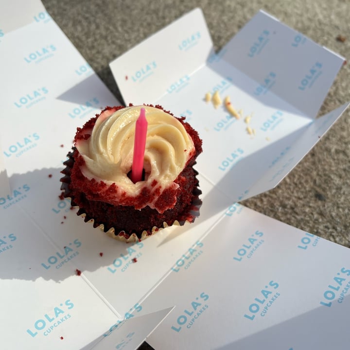 photo of Lola's Cupcakes Kingston Upon Thames Vegan Red Velvet Cupcake shared by @gingerbreadrhea on  26 Apr 2024 - review