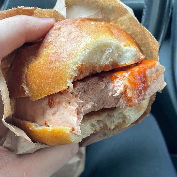 photo of Die Vegane Fleischerei Leberkäse Brötchen shared by @plantsrock on  15 Oct 2023 - review