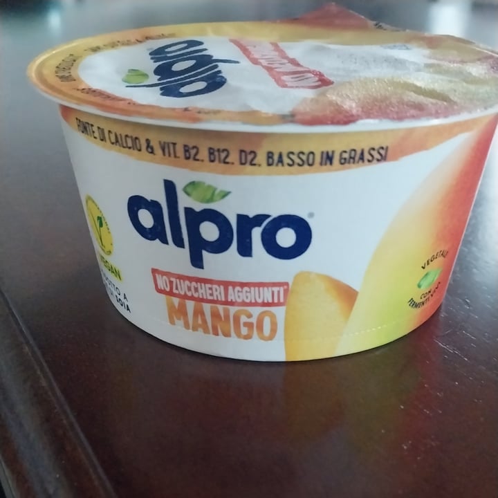 photo of Alpro alpro yogurt di soia mango shared by @madamamarea on  10 Apr 2024 - review