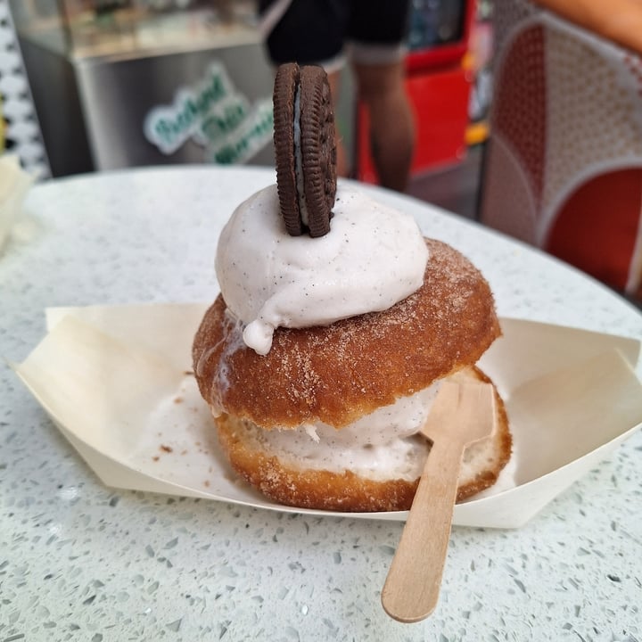 photo of Hulis Donuts Ice Cream Donut shared by @41595335 on  05 Nov 2023 - review