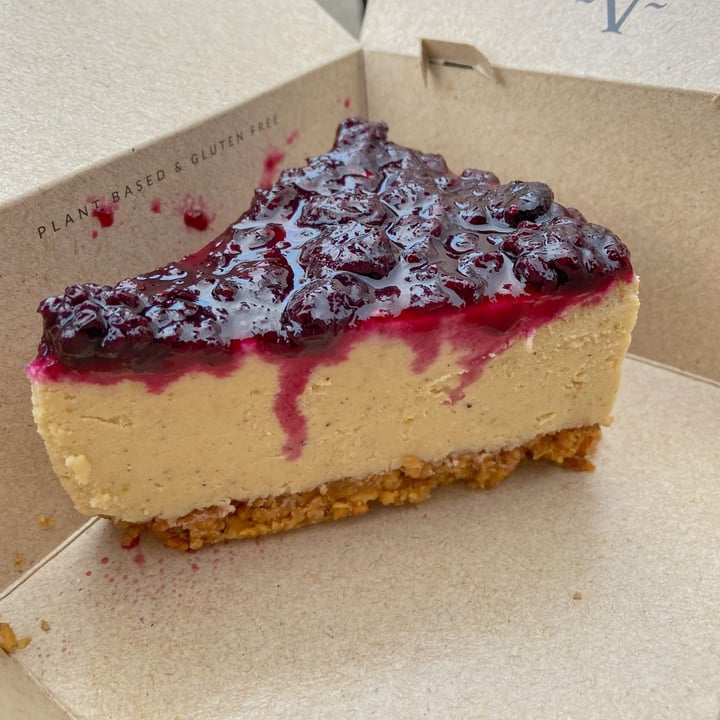 photo of Let it V - Devoto Cheesecake De Frutos Rojos shared by @veganeandoenbsas on  03 Sep 2023 - review