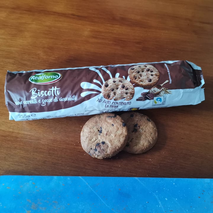 photo of Realforno biscotti ai cereali e gocce di cioccolato shared by @shyimon on  29 Oct 2023 - review