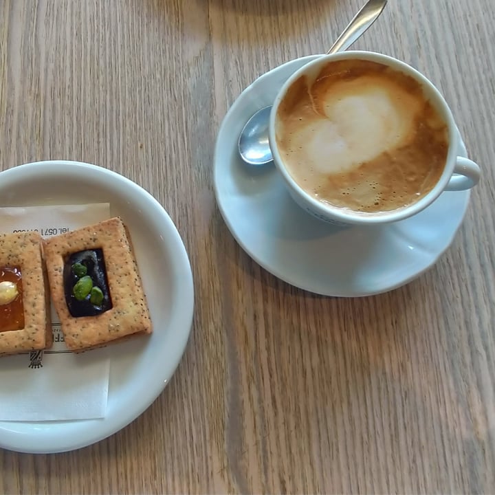 photo of Caffè Centofiori Cappuccino Di Soia shared by @geb on  15 Apr 2024 - review