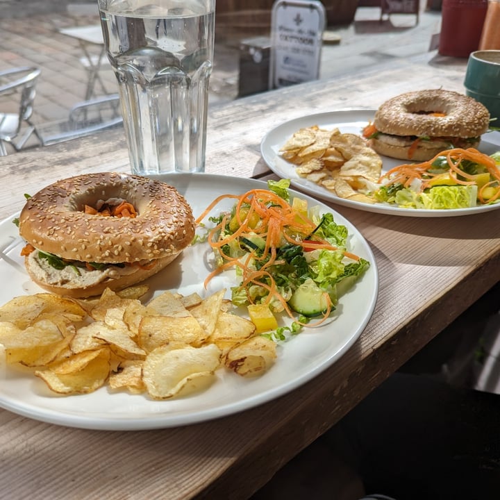 photo of The Glasvegan Smoked 'Salmon' & Tofu Lemon + Dill 'Cream Cheese' Served with Rocket on a Sesame Seed Bagel shared by @katchan on  17 Apr 2024 - review