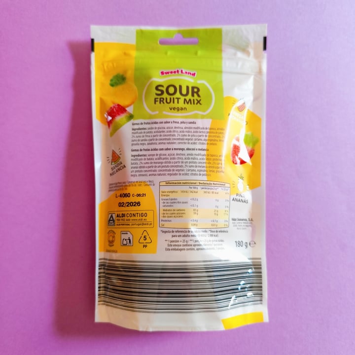 photo of Sweetland Sour Fruit Mix Vegan shared by @rominaguch on  14 Jul 2024 - review