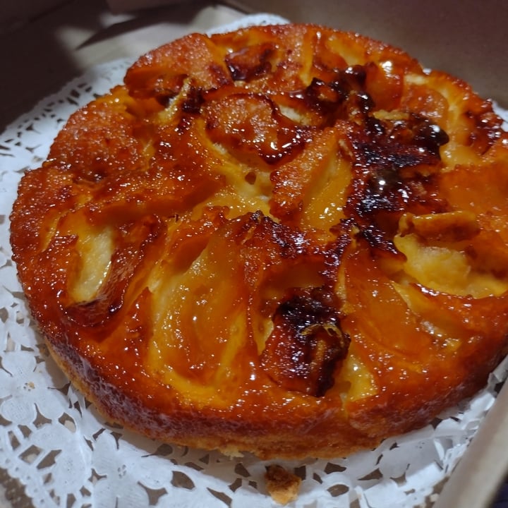 photo of Del Fuego Vegan Torta invertida de manzanas shared by @alejandraglck on  23 Mar 2024 - review