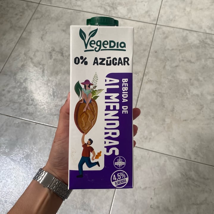 photo of Vegedia Bebida De Almendras 0% Azúcar shared by @lauraperezz on  19 Sep 2023 - review