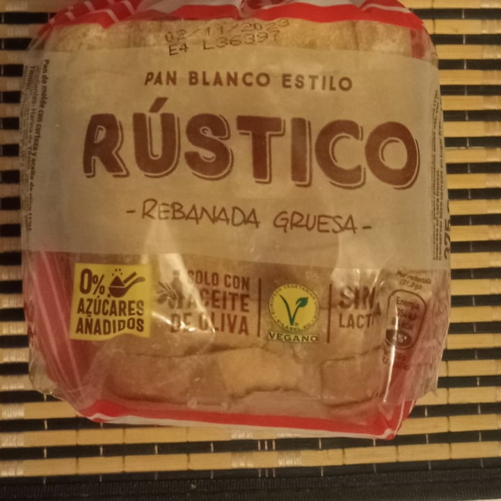 photo of Panrico Pan blanco estilo rustico shared by @vivanlasvegan on  20 Oct 2023 - review