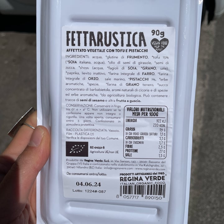 photo of Regina Verde Fettarustica con tofu e pistacchi shared by @elevandi on  29 Apr 2024 - review